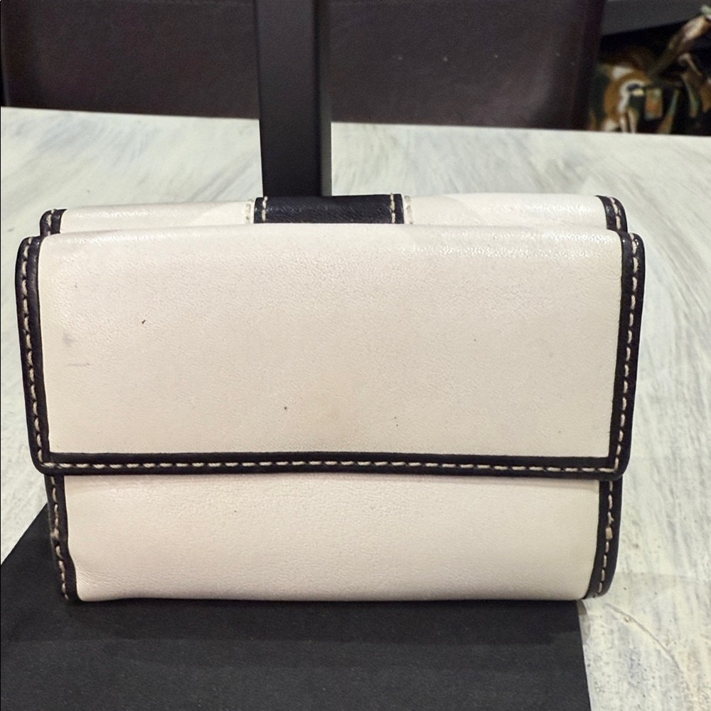Vintage Coach Black and Cream Leather Wallet - Picture 2 of 6